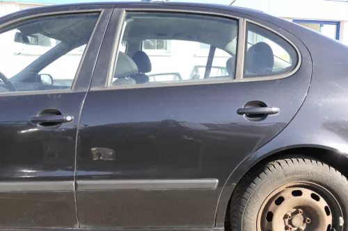 Seat Leon Toledo 1M Tür hinten links Fahrerseite schwarz LC9Z (125039)