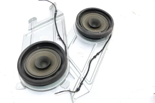 VW New Beetle hinten links + rechts Lautsprecher Halter Halterung Box Boxen (125952)