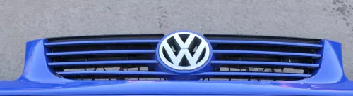 VW Polo 6N2 VW Zeichen Kühlergrill Grill blau LA5C (126801)