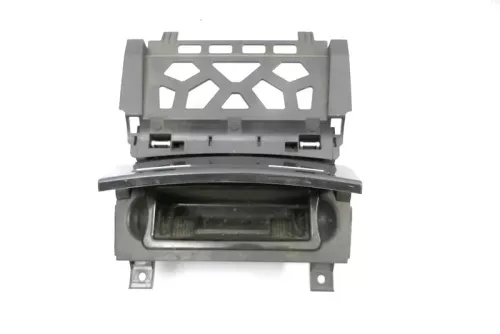 Audi A3 8P Aschenbecher Zigarettenanzünder 8P0857951 WJD