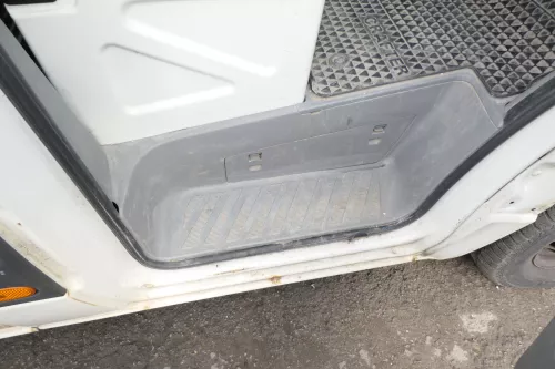 VW Crafter 2E Tür vorne rechts Trittschale Stufe Einstiegsleiste Trittstufe Fach (128207)