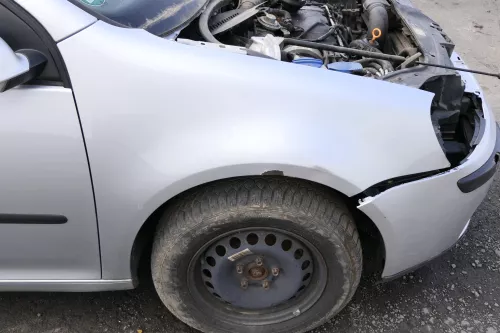 VW Golf 5 V 1K Kotflügel vorne rechts silber LA7W reflexsilber  DELLE (128522)