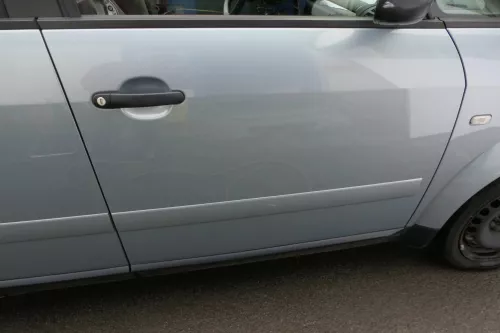 Audi A2 8Z Tür nur das Türblatt vorne rechts LY7R blau türkis grün kristallblau