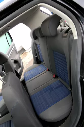VW Golf 5 V Sitz Sitze hinten Rückbank Rücksitzbank 3 Punkt Lehne blau Tour Kopf (129316)