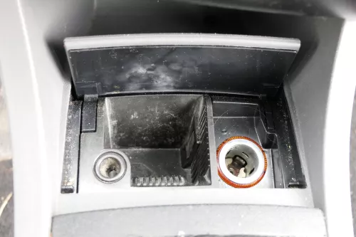 Seat Ibiza 6L Aschenbecher Zigarettenanzünder vorne  (129520)