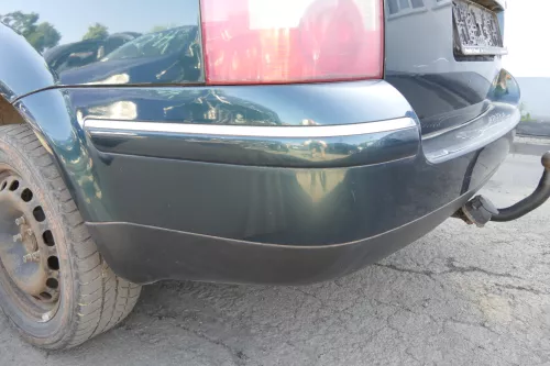 VW Passat 3BG Kombi nur den Spoiler /Lippe von Stoßstange hinten Heckstoßstange  (129681)