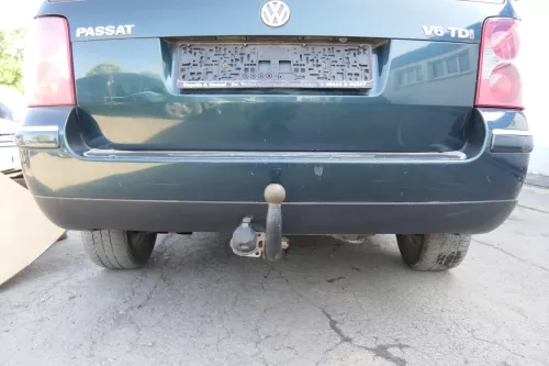 VW Passat 3BG Kombi nur den Spoiler /Lippe von Stoßstange hinten Heckstoßstange (129681)