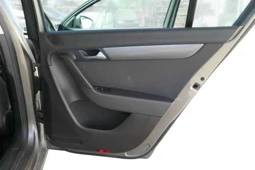 VW Passat 3C B7 Limousine 4x Türverkleidung Verkleidung Tür vorne + hinten braun (129921)