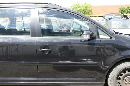 VW Touran 1T 1T3 Tür vorne rechts Beifahrertür schwarz LC9Z meta ohne Anbauteile (129969)