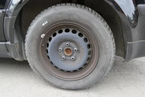2x A4 B5 A6 4B Passat 3BG Felgen Reifen Winterreifen M+S 195/65 R15 91T   9mm (140179)