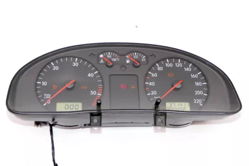 VW Passat 3B Tacho Tachometer Kombiinstrument 371.000km 3B1919860C 1,9 TDI (140398)