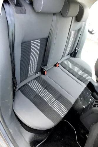 VW Golf 5 V Sitz Sitze hinten Rückbank Rücksitzbank 3 Punkt Lehne United (140867)