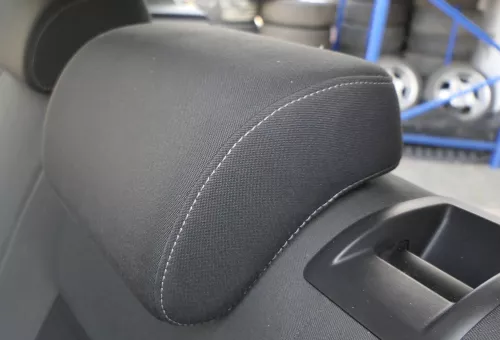 VW Golf 5 V Kopfstütze hinten rechts oder links anthrazit dunkel United (140868)