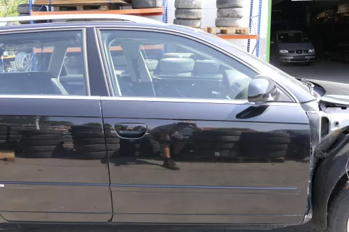 Audi A4 B7 8E Tür vorne rechts schwarz LY9B Kombi+Limo + Rahmen (140927)