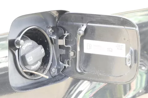 Audi A4  8E B7 Tankdeckel Tankklappe Tank Deckel Klappe schwarz LZ9Y (140929)