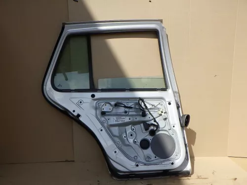VW Golf 4 Limousine Tür hinten links silber LB7Z (KEINkombi) lackierte Leiste 33 (141093)