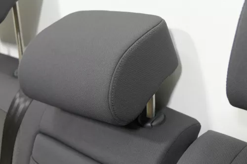 VW Golf 5 V Kopfstütze hinten in der Mitte mittig anthrazit dunkel Nähte (141309)