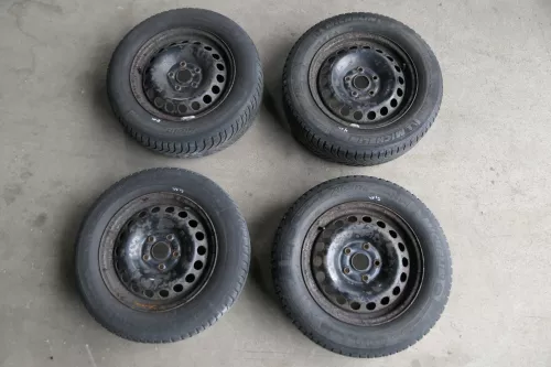 VW Golf 6 Caddy 2K 195/65 R15 91T Winterreifen M+S Felgen Reifen M&S ca. 4-5mm (141752)