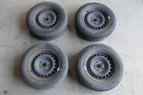 Audi A4 8E A6 4B 195/65 R15 91T Winterreifen M&S Reifen Felgen 5-6mm