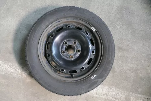 VW Polo 9N3 Ibiza Felgen Reifen 185/60 R14 82H Winterreifen 6jx14H2 ET37 # 5-6mm (141768)