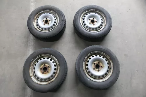 4x Golf 6 Caddy 2K 195/65 R15 91T Winterreifen M+S Felgen Reifen M&S ca. 4mm