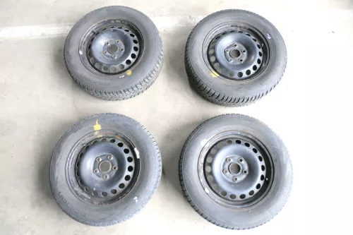 VW Golf 6 Caddy 2K 195/65 R15 91T Winterreifen M+S Felgen Reifen M&S ca.6-7mm X (141772)