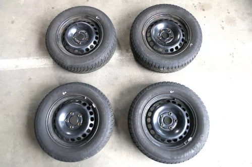 VW Golf 6 Caddy 2K 195/65 R15 91T Winterreifen M+S Felgen Reifen M&S ca. 6mm (141773)