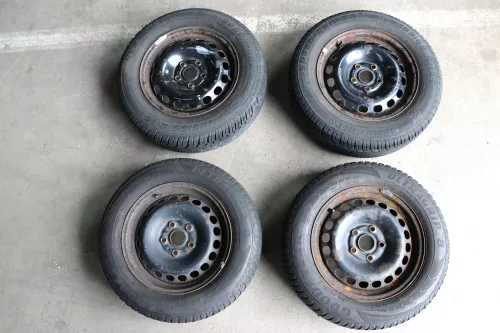 Audi A4 B5 A6 4B Passat 3BG Felgen Reifen Winterreifen M+S 195/65 R15 91T 5-7mm