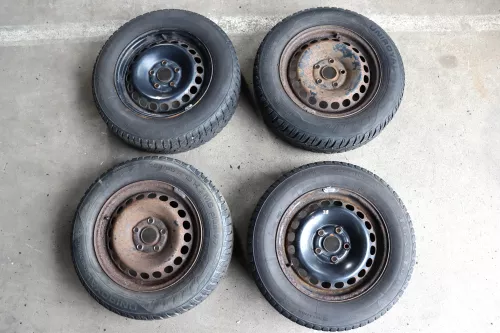 Audi A4 B5 A6 4B Passat 3BG Felgen Reifen Winterreifen M+S 195/65 R15 91T 4-6mm