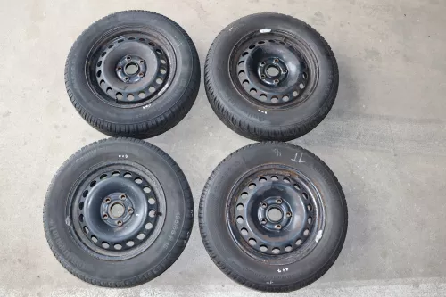 VW Golf 6 Touran 1T 195/65 R15 91T Winterreifen M+S Felgen Reifen M&S ca. 4-8mm