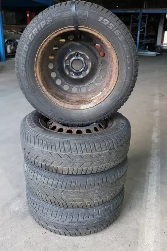 4x Skoda Octavia 1Z 195/65 R15 91T Winterreifen M+S Felgen Reifen M&S ca. 5-6mm (142222)