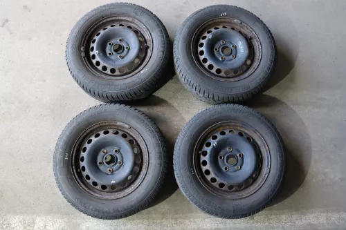 4x Skoda Octavia 1Z 195/65 R15 91T Winterreifen M+S Felgen Reifen M&S ca. 5-6mm