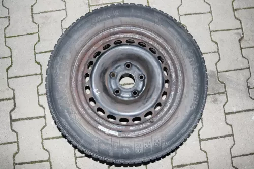 Audi A4 B5 A6 4B Passat 3BG Felgen Reifen Winterreifen M+S 195/65 R15 91T c4-6mm (142227)