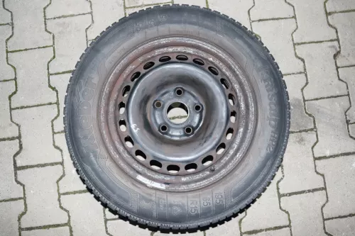 Audi A4 B5 A6 4B Passat 3BG Felgen Reifen Winterreifen M+S 195/65 R15 91T c4-6mm (142227)