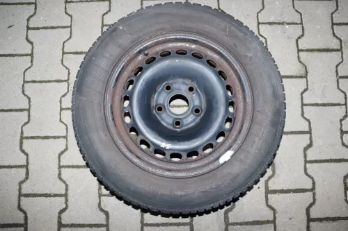 Audi A4 B5 A6 4B Passat 3BG Felgen Reifen Winterreifen M+S 195/65 R15 91T c4-6mm (142227)