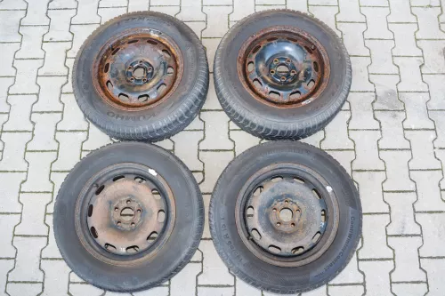 4x VW Golf 4 Bora A3 Bora 195/65 R15 91T Winterreifen M+S Reifen Felgen ca.6mm (142231)