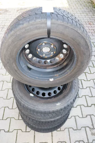 VW Golf Touran Felgen Winterreifen M&S Reifen 195/65 R15 91H 1K0601025C 6-7mm (142239)