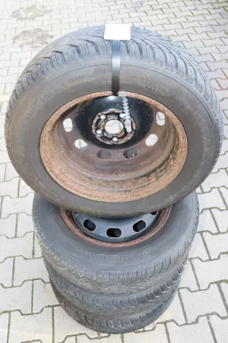 VW Golf Touran Felgen Winterreifen M&S Reifen 195/65 R15 91H 1K0601025C 6-7mm (142239)