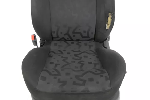 VW Golf 4 Bora Sitz vorne links Fahrersitz 2/3-Türer klappbar  (142335)
