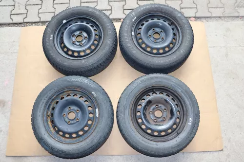 VW Golf 6 Plus 5M 195/65 R15 91T Winterreifen M+S Felgen Reifen M&S ca. 5-7mm