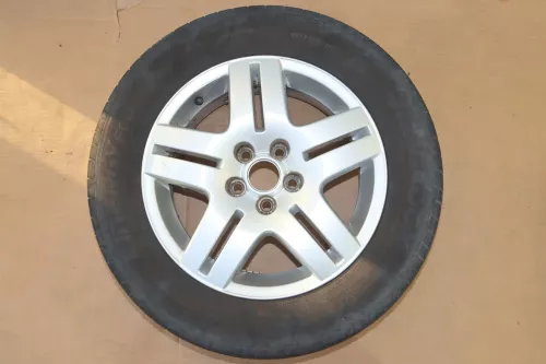 VW Golf 4 Bora Beetle Alufelgen Felgen 195/65 R15 Sommerreifen 1J0601025Q 2-4mm (142580)