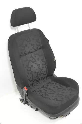 VW Golf 4 Bora Sitz vorne links Fahrersitz 2/3-Türer klappbar  (143761)