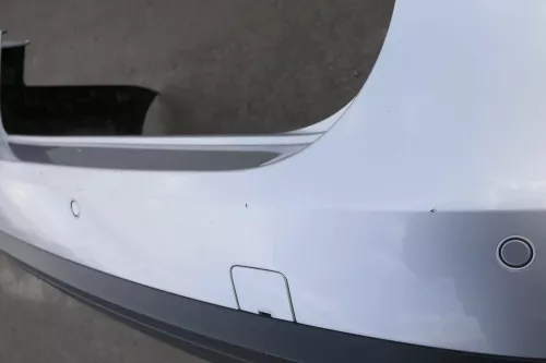 Passat 3C Limousine Stoßstange hinten Heckstoßstange Stoßfänger silber LA7W PDC (143925)