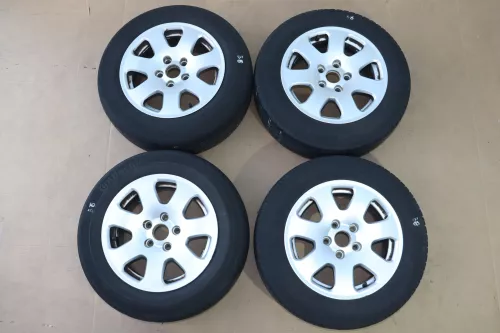 Audi A4 8E A6 4B Alufelgen Felgen 195/65 R15 91V 8E0601025 Sommerreifen 0-3mm