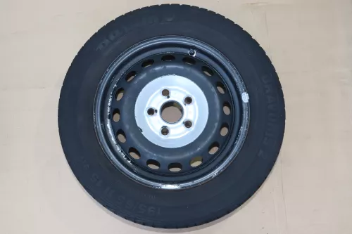 VW Golf Touran Sommerreifen Reifen Felgen 195/65 R15 91H Caddy    4-8mm  (144444)