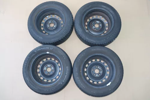 VW Golf Touran Sommerreifen Reifen Felgen 195/65 R15 91H Caddy    4-8mm  (144444)