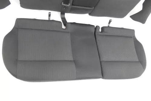 VW Passat 3B 3BG Kombi Variant Sitz Rückbank Rücksitzbank 3 Punkt Gurt - 130654 (144958)