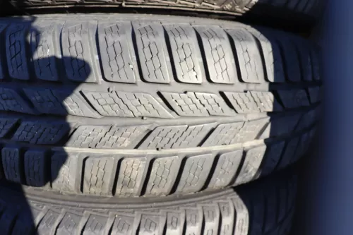 VW Polo 6R Ibiza Felgen Reifen 175/70 R14 84T Winterreifen 5jx14H2 ET35 ca 4-5mm (145183)