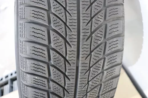 Audi A6 4F Alufelgen Reifen 225/55 R16 91H Felgen Winterreifen 4F0071496 2-5mm (145351)