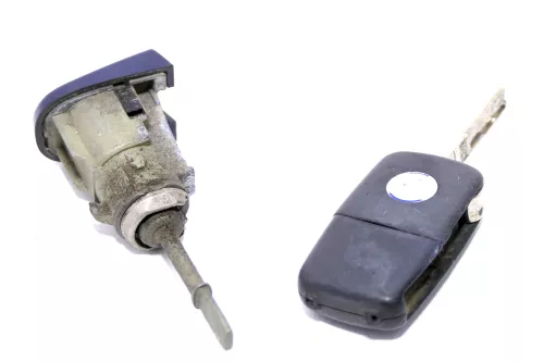 VW Passat 3B Lupo Türschloß Schloß Tür mit 1x Schlüssel vorne links f (146363)